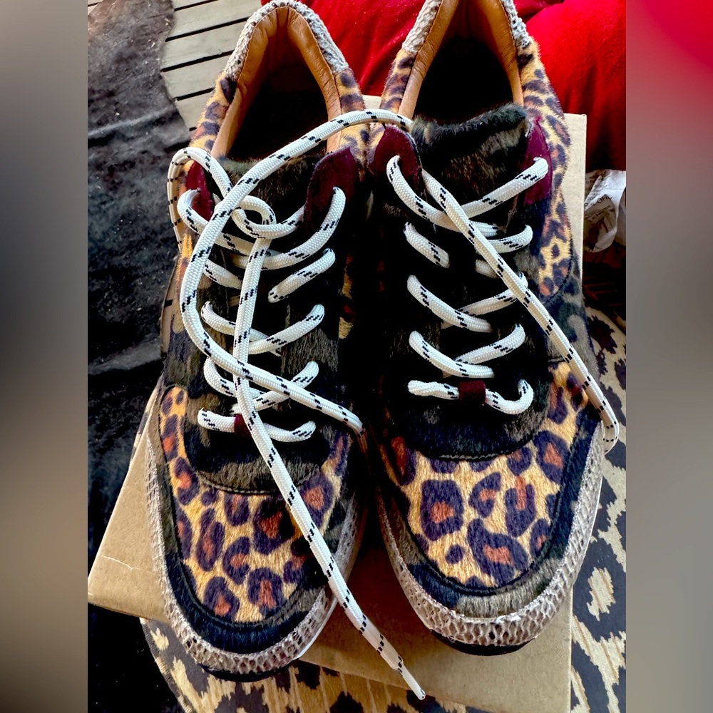 NIB LEOPARD SNEAKERS SIZE 8